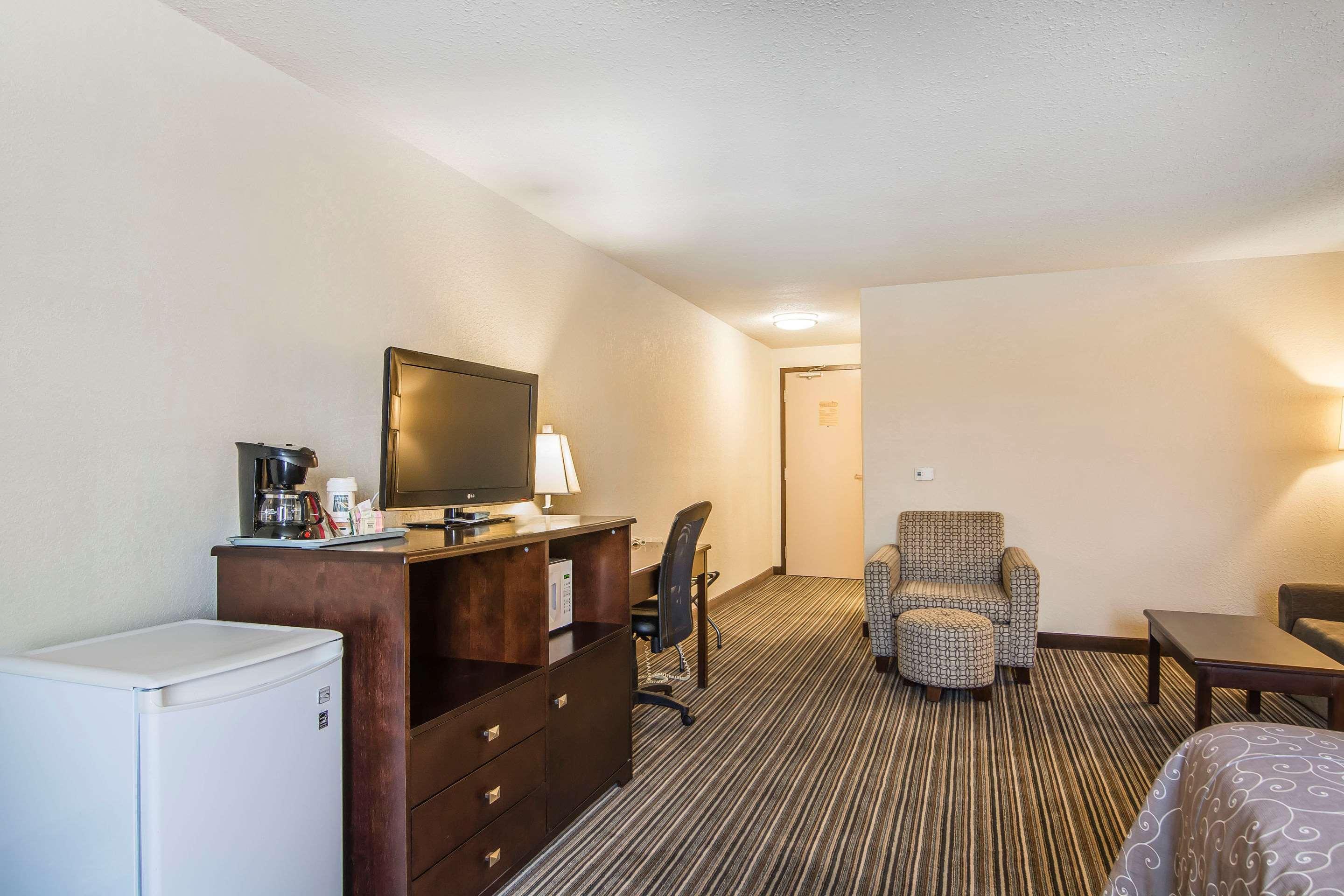 Quality Inn & Suites Yorkton Esterno foto