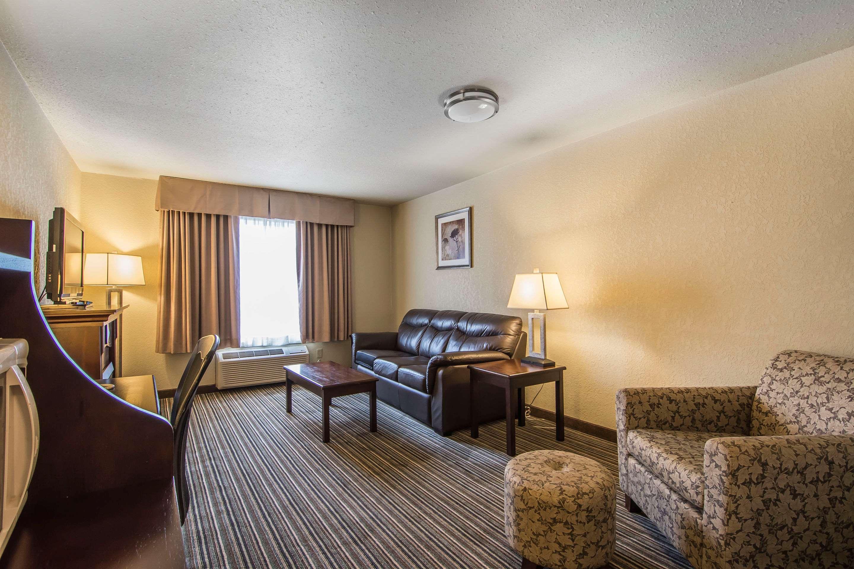 Quality Inn & Suites Yorkton Esterno foto