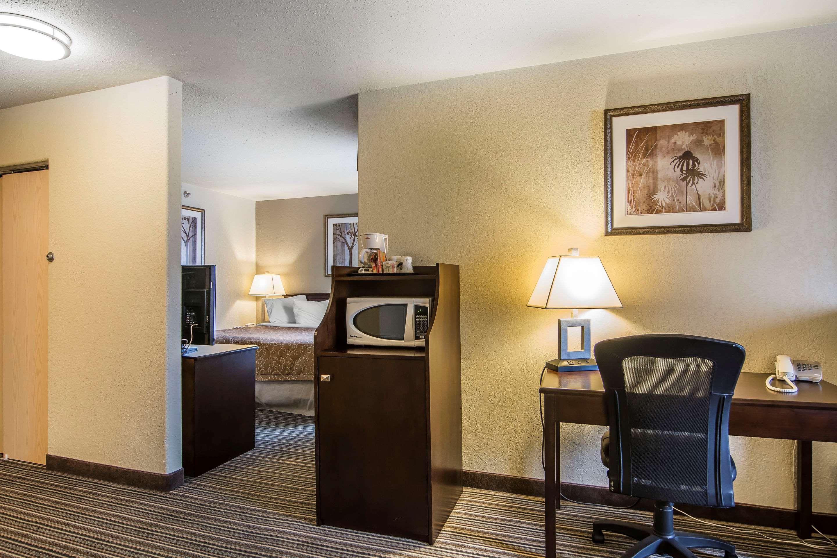 Quality Inn & Suites Yorkton Esterno foto