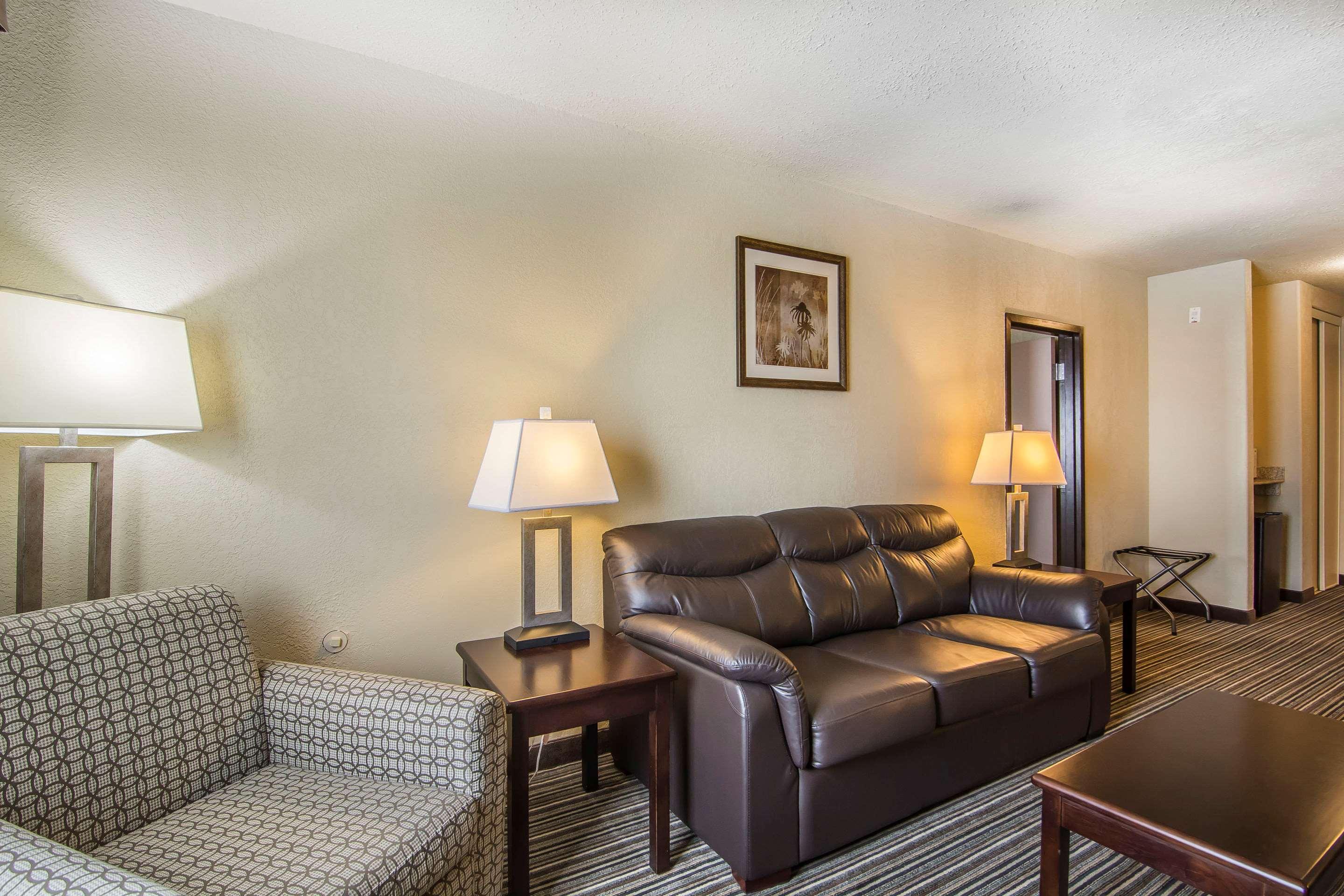 Quality Inn & Suites Yorkton Esterno foto