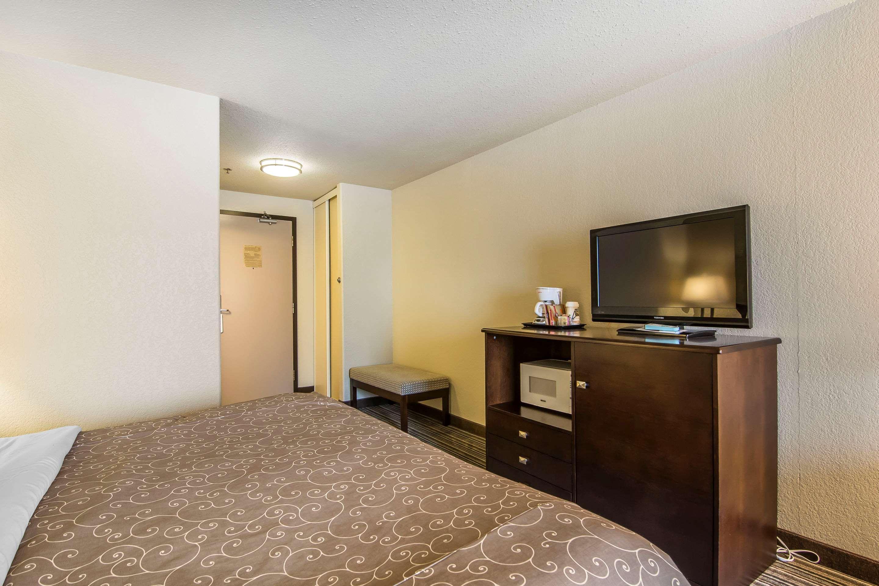 Quality Inn & Suites Yorkton Esterno foto