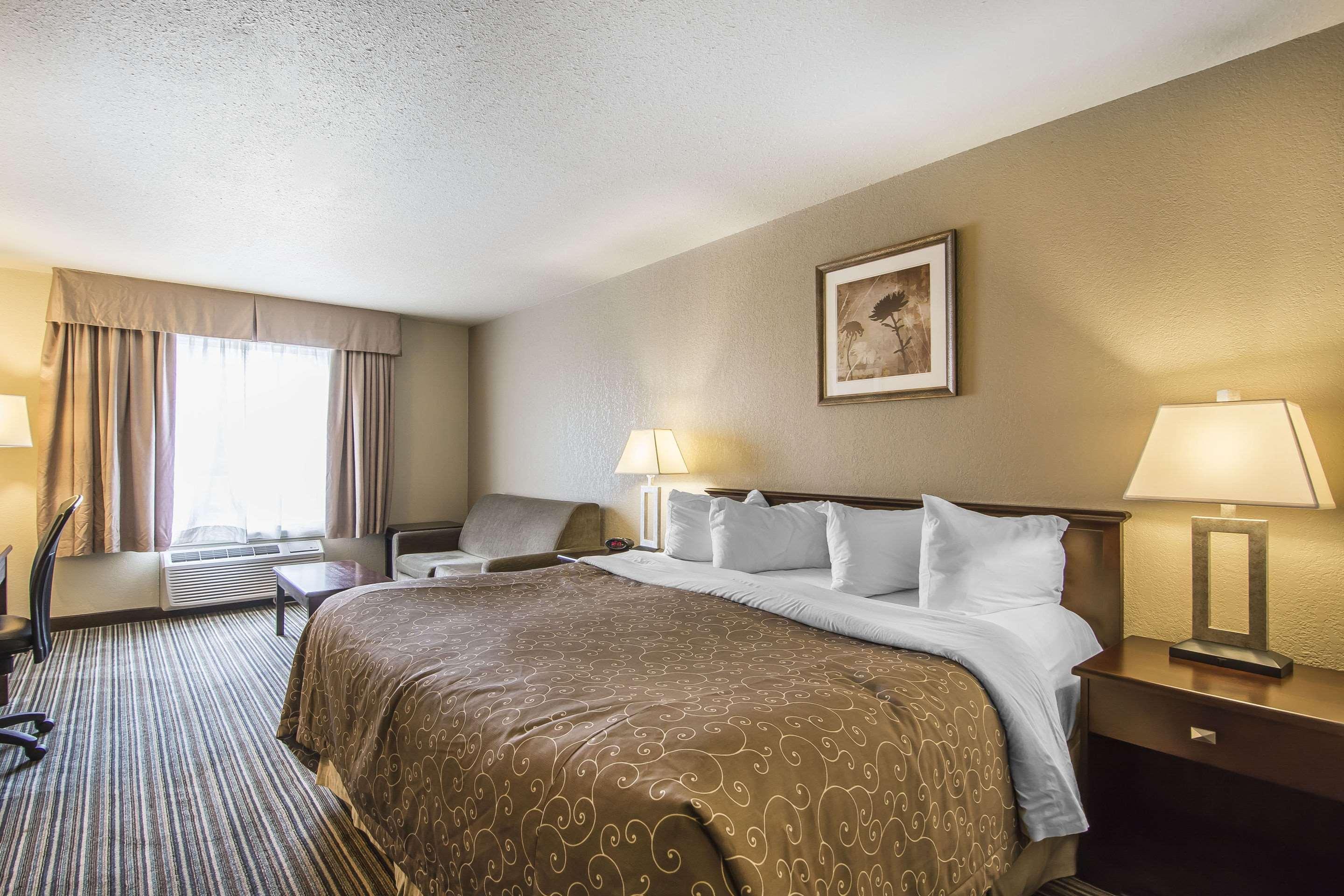 Quality Inn & Suites Yorkton Esterno foto