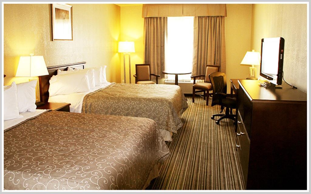 Quality Inn & Suites Yorkton Esterno foto