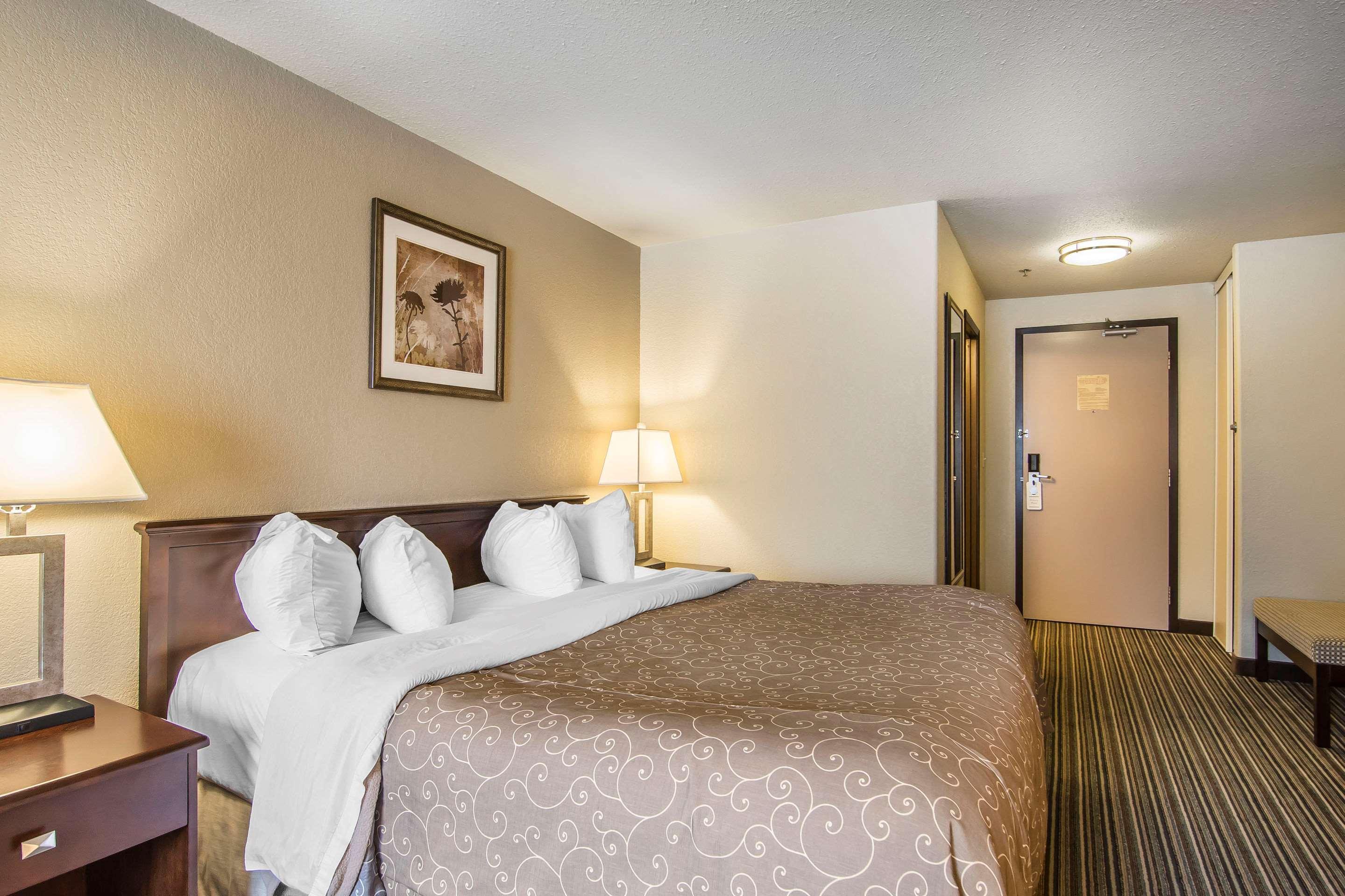 Quality Inn & Suites Yorkton Esterno foto