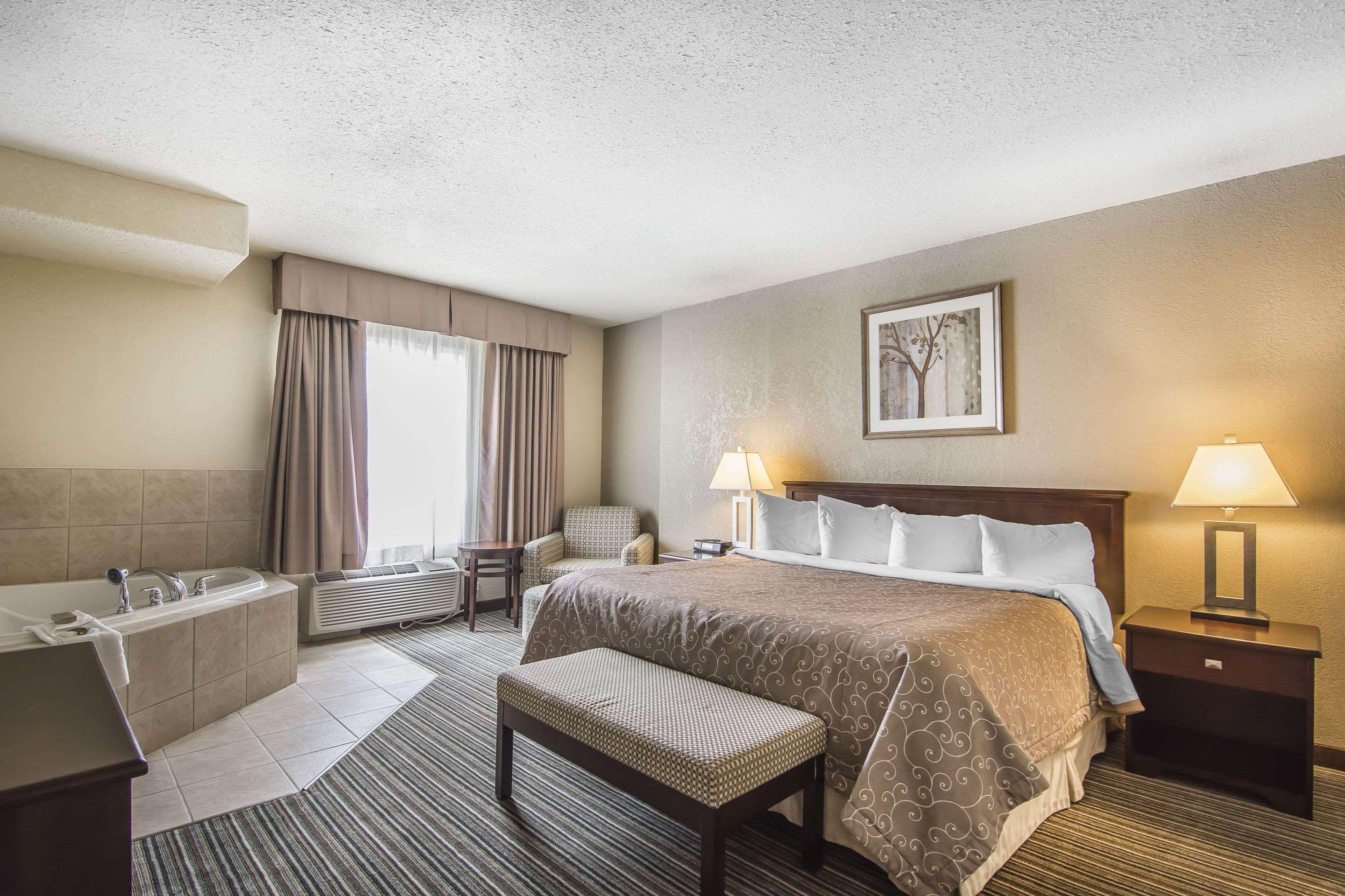 Quality Inn & Suites Yorkton Esterno foto