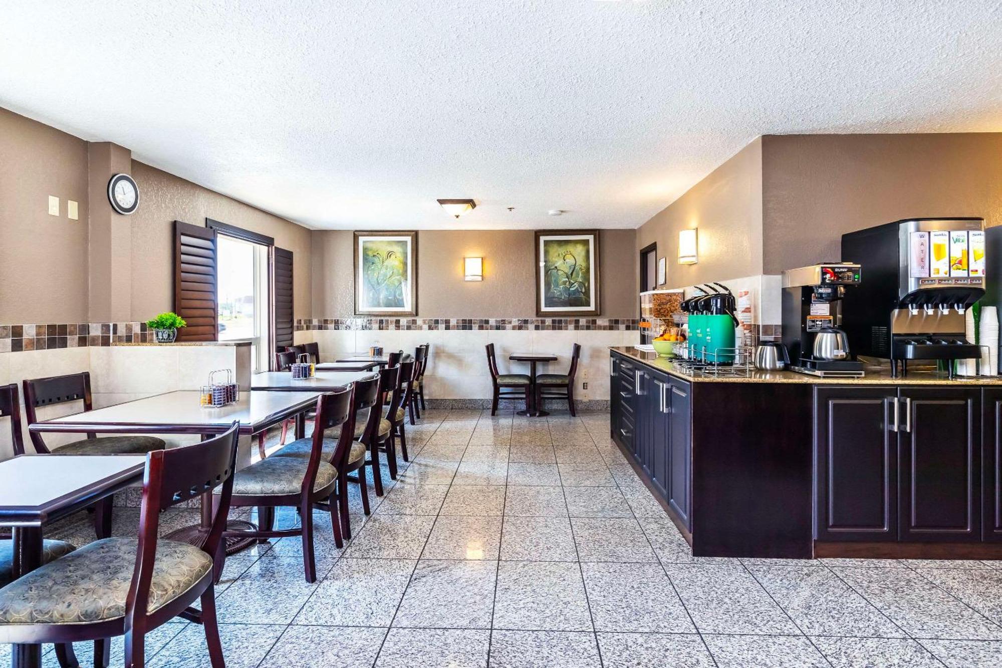 Quality Inn & Suites Yorkton Esterno foto