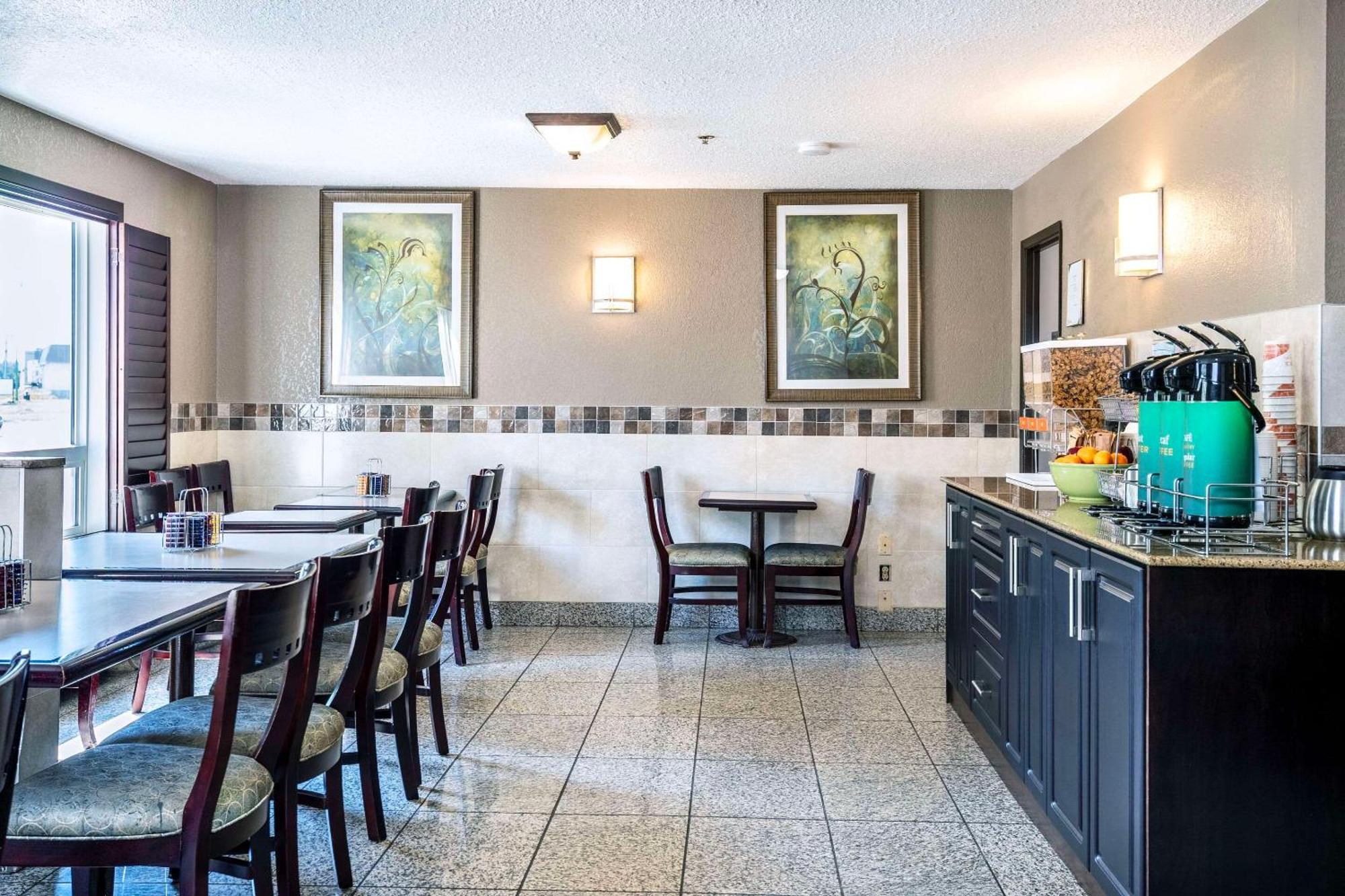 Quality Inn & Suites Yorkton Esterno foto