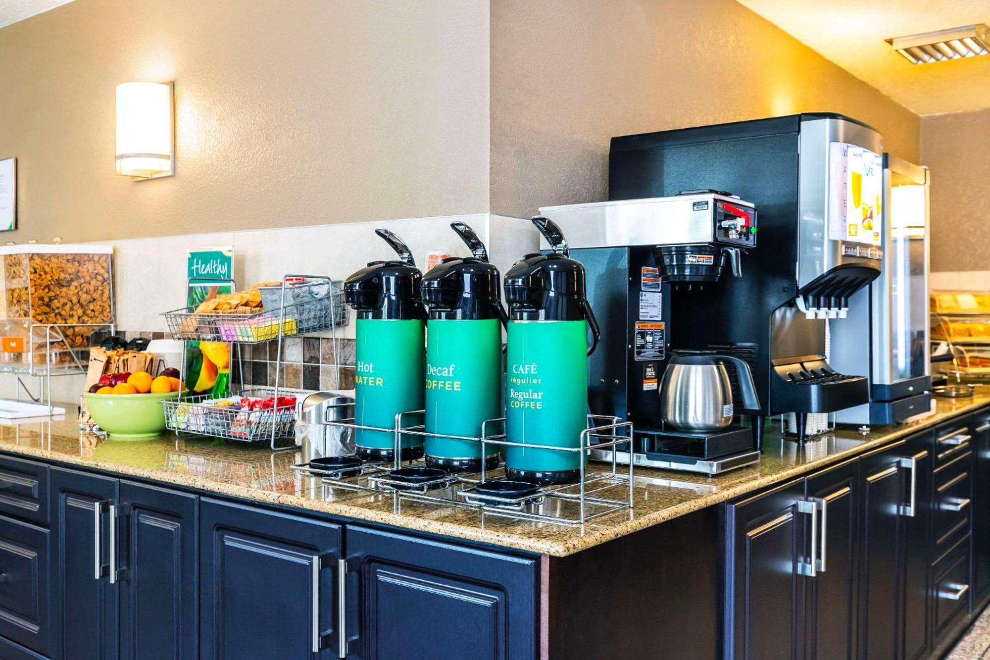 Quality Inn & Suites Yorkton Esterno foto