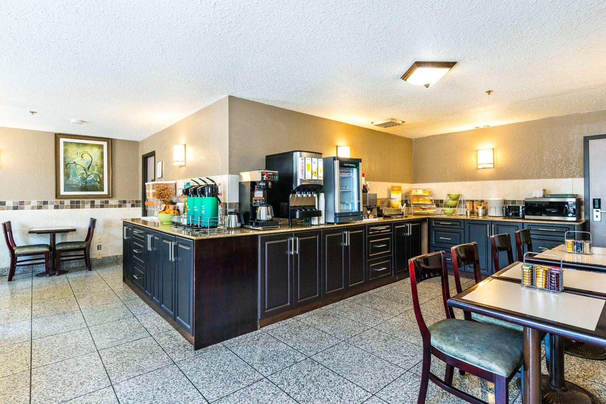 Quality Inn & Suites Yorkton Esterno foto