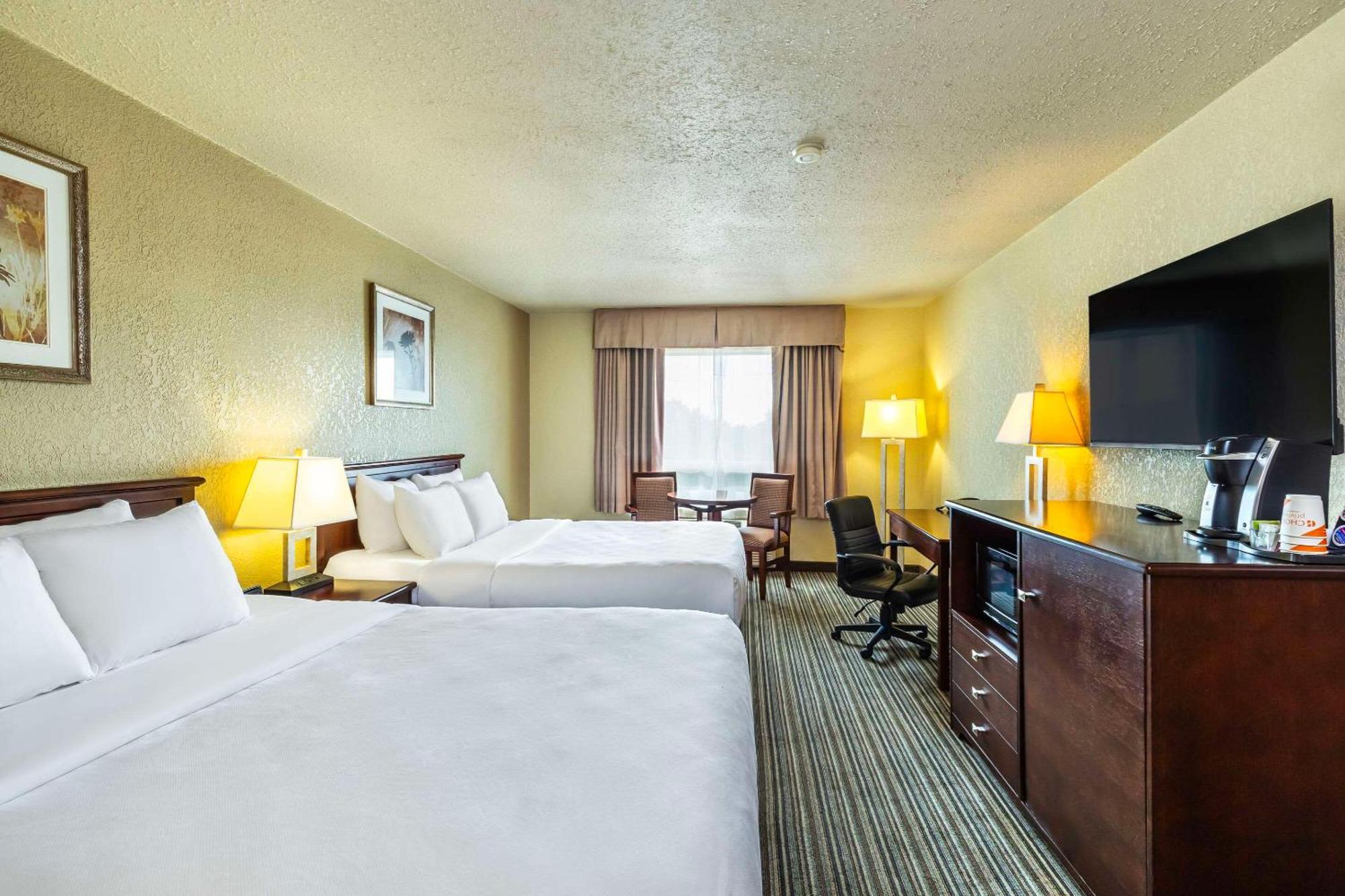 Quality Inn & Suites Yorkton Esterno foto