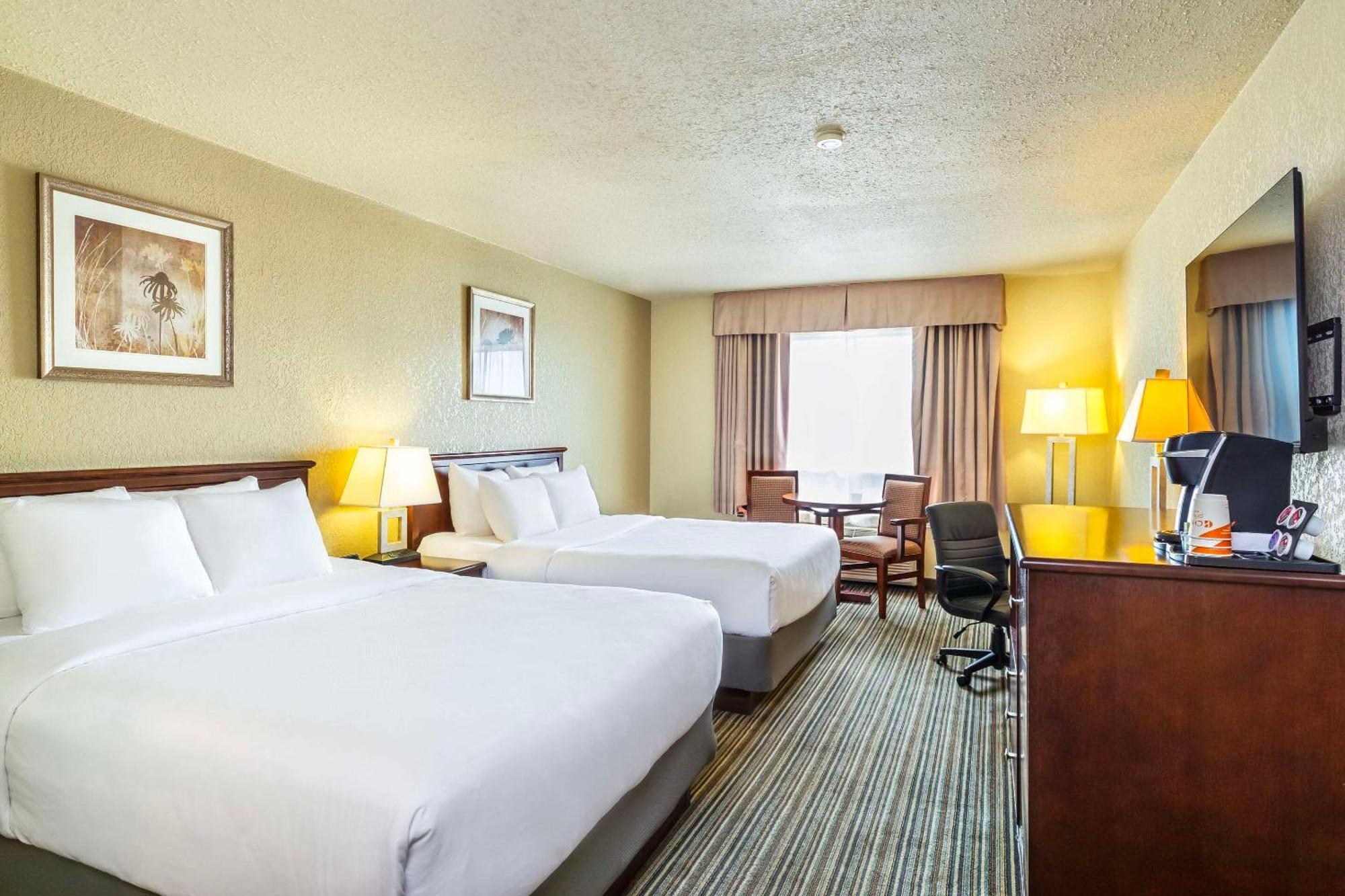 Quality Inn & Suites Yorkton Esterno foto